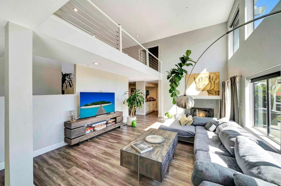 Communal lounge/ TV room
