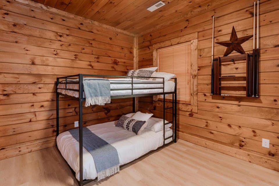 Hot Tub, Pet Friendly, Game Rm, Dollywood House in Sevierville