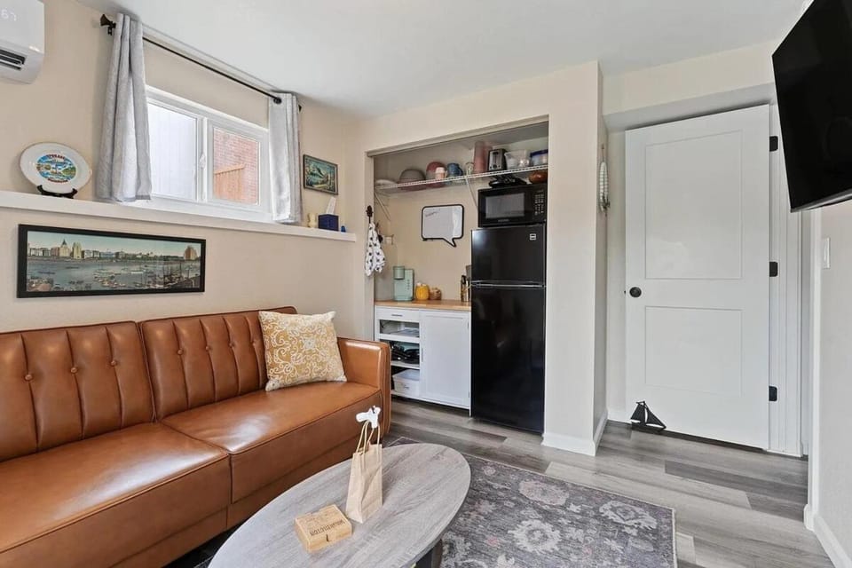TV and multimedia, Kitchen or kitchenette, Living room