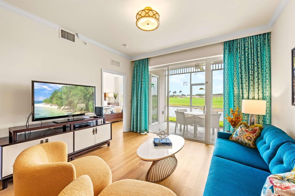 TV and multimedia, Living room, Seating area, Evening entertainment