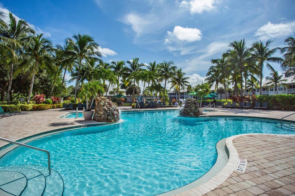 Natural landscape, Pool view, Swimming pool, Swimming pool, sunbed