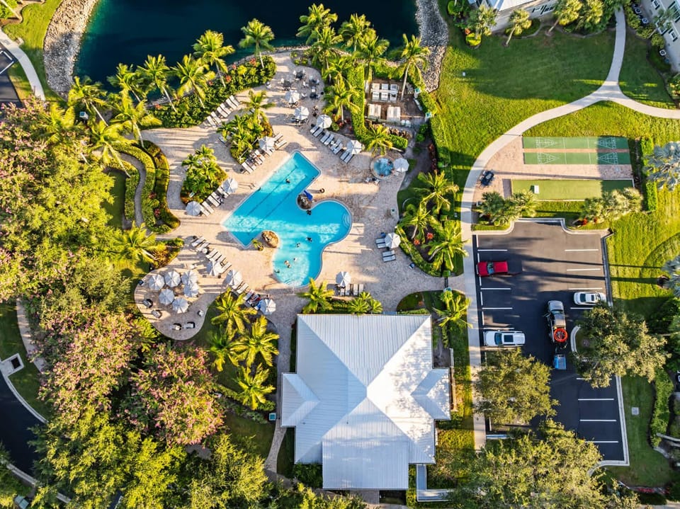 Neighbourhood, Natural landscape, Bird's eye view, Garden view, Pool view, Swimming pool, Swimming pool, Parking