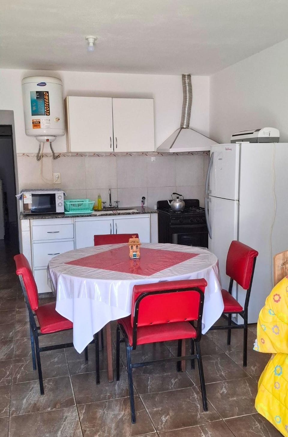 Kitchen or kitchenette, Dining area, oven, stove