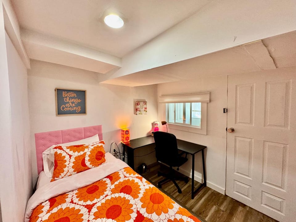 Bed, Photo of the whole room, Bedroom, wardrobe