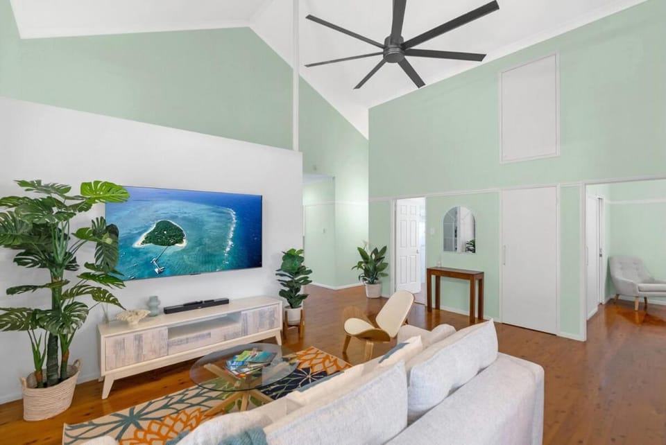 The Oasis - Charming Family Retreat on City Fringe House in Cairns