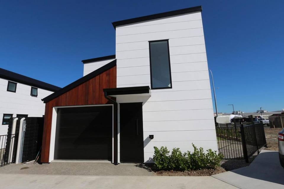 Property building, Day