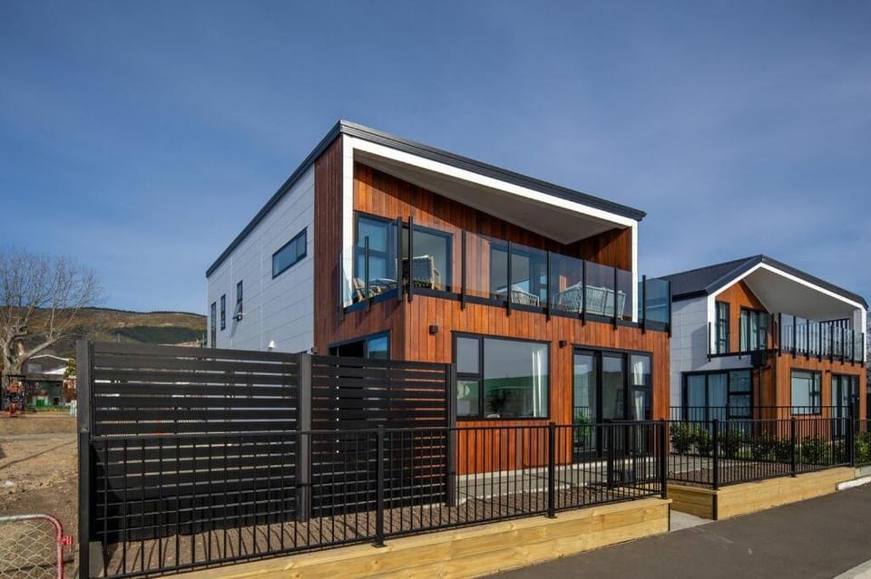 Property building, Day