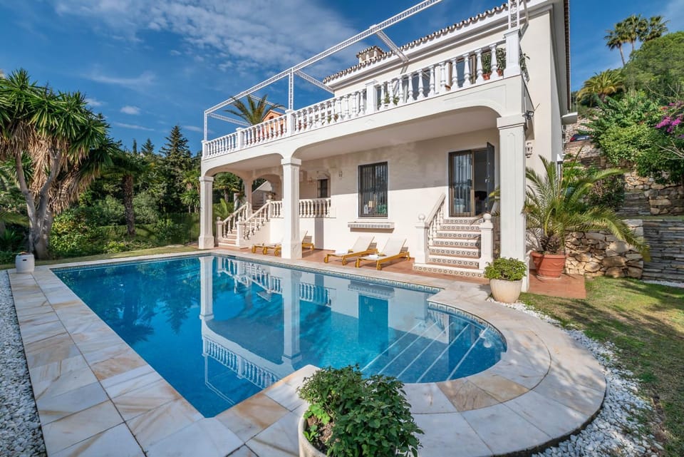 Property building, Garden, Swimming pool