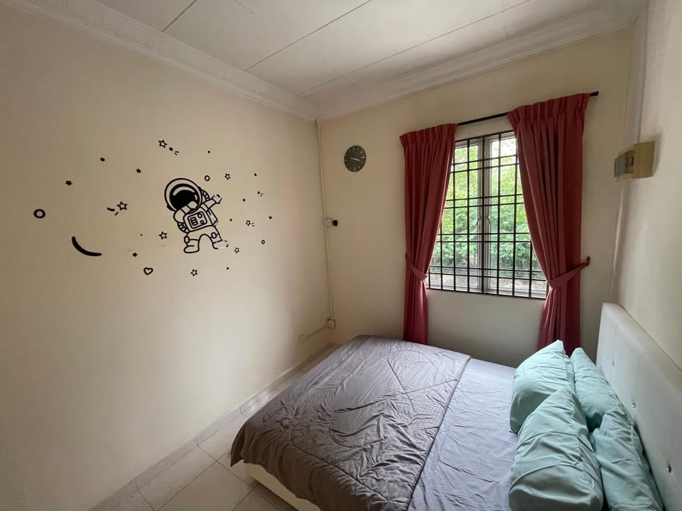 S75 Corner Spacious near Austin Helixuan Yijia Long Sing Restaurant House in Johor Bahru