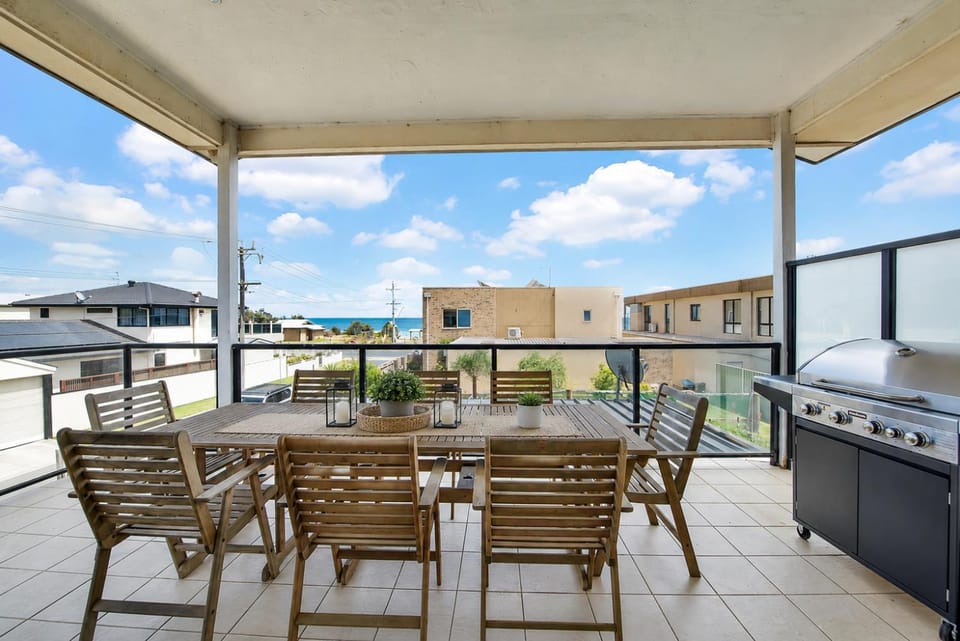 BBQ facilities, Balcony/Terrace, Dining area, Sea view