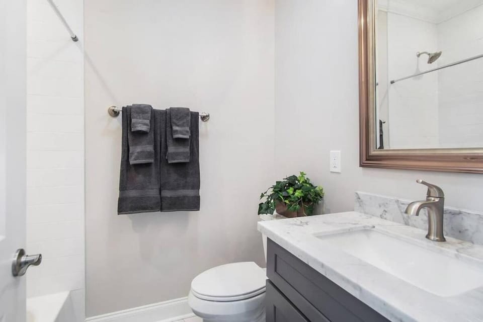 Spacious 5 bedroom Home Near FQ and Superdome House in New Orleans
