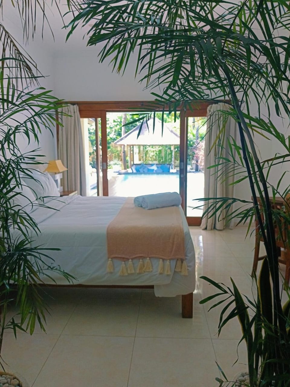 Bed, Photo of the whole room, Bedroom, Garden view