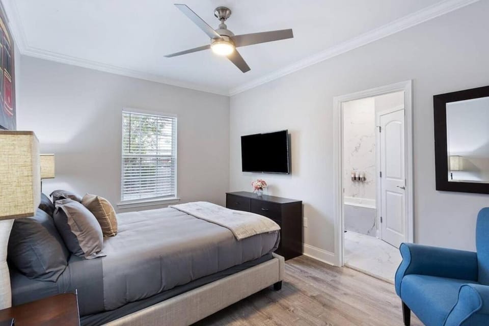 Chic 5 Bedroom Home Near French Quarter House in New Orleans