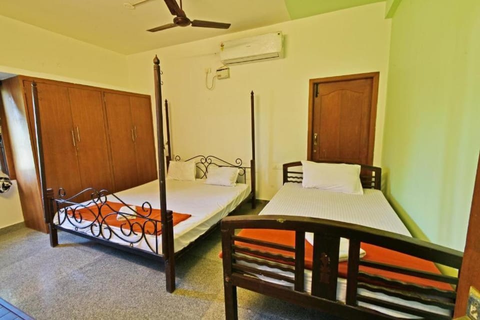 Villa close to Rock beach-Family Room Bed and Breakfast in Puducherry