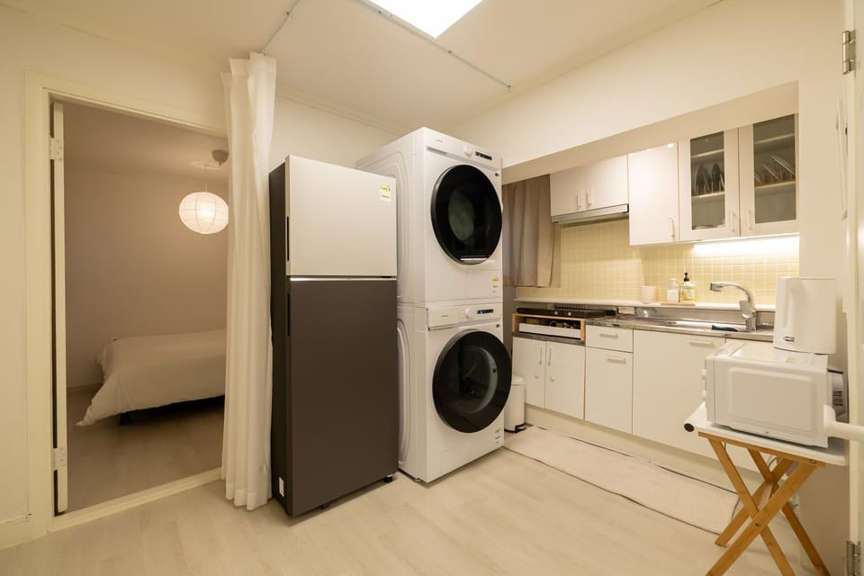 Kitchen or kitchenette, washing machine, dryer