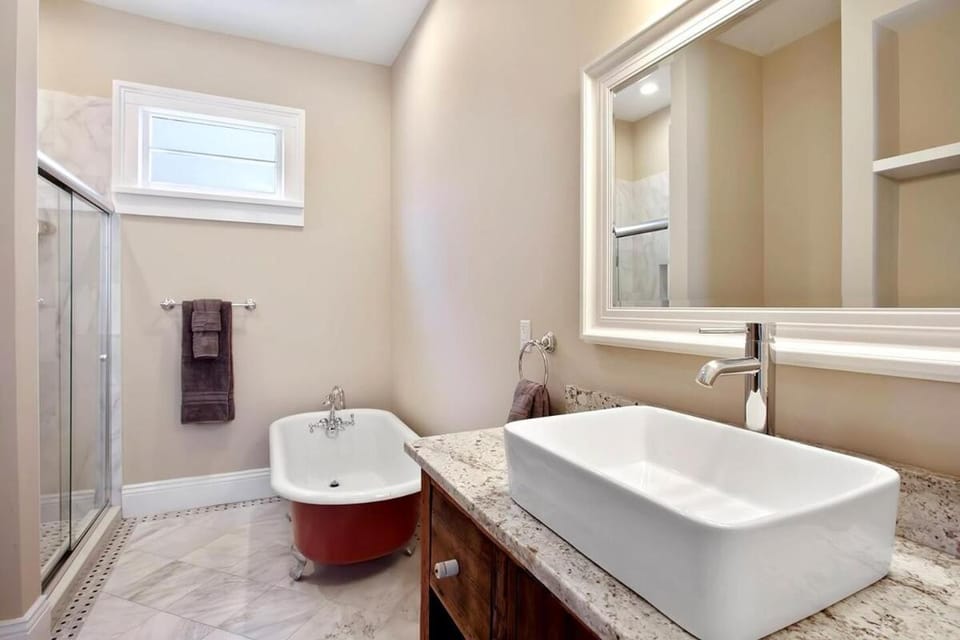 Lovely Historic Treme 3Bed and 2Bath, Prime Location House in New Orleans
