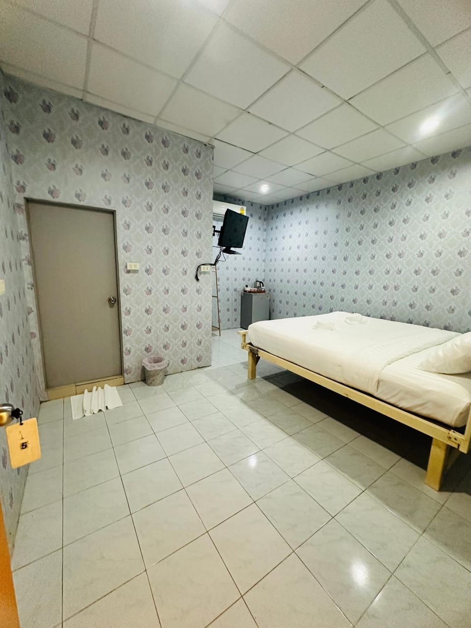 TV and multimedia, Photo of the whole room, Bedroom