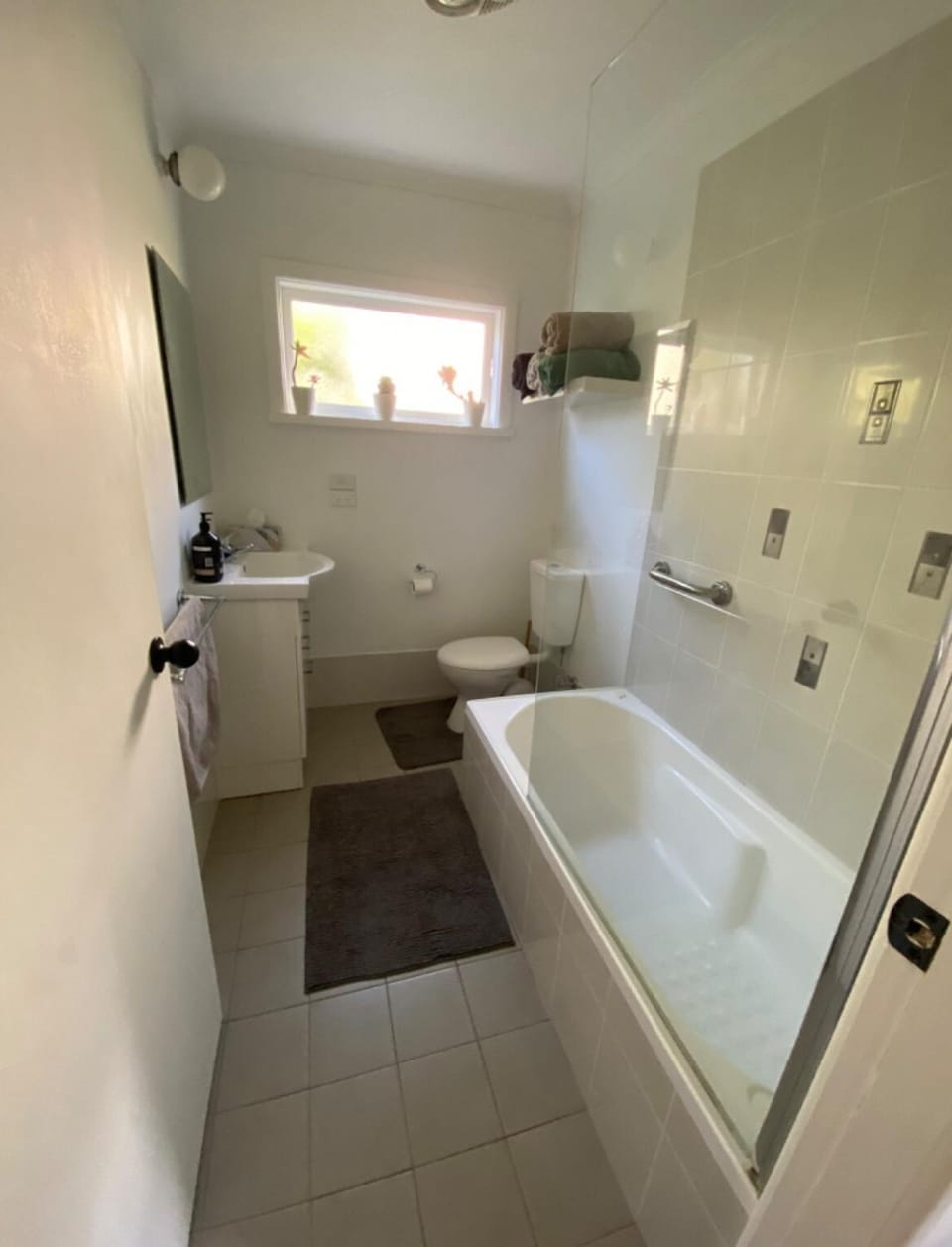 Shower, Toilet, Bath, towels