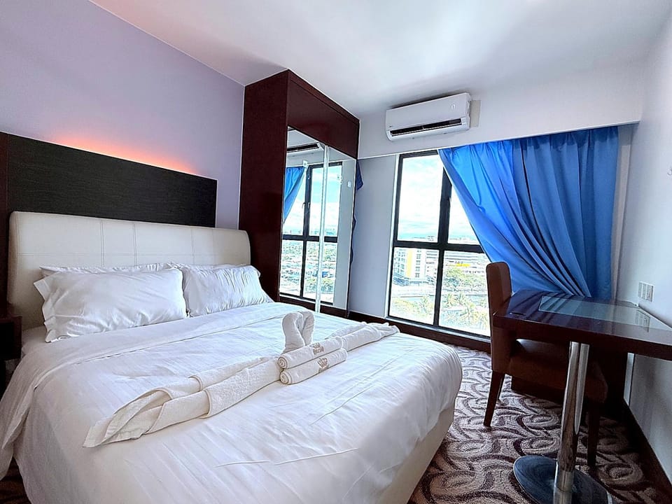 Bed, Photo of the whole room, Bedroom, hair dresser, air conditioner