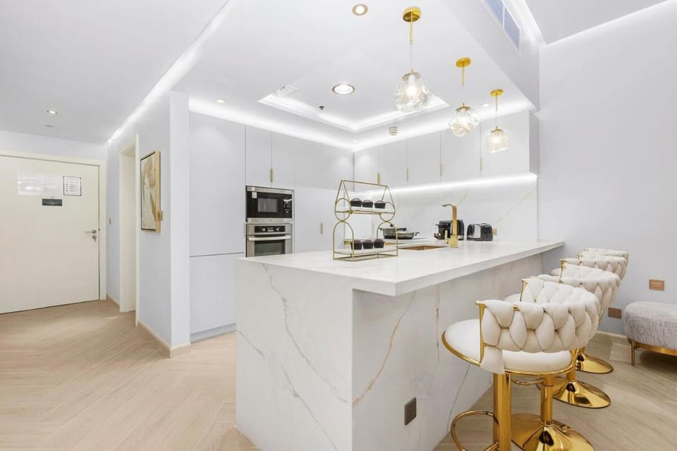 Walk to Dubai Mall 2BR Apartment with Balcony and Pool Apartment in Dubai
