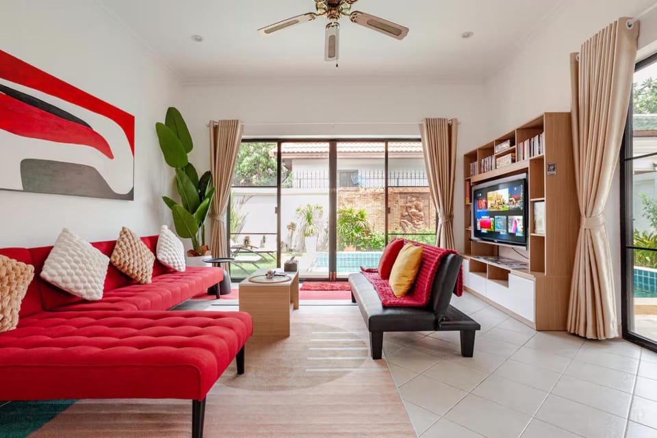Communal lounge/ TV room, TV and multimedia, Living room, Entertainment