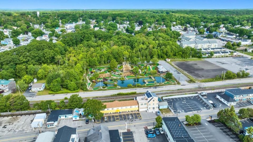 Soothing Oceanfront Haven with Parking Apartment in Old Orchard Beach