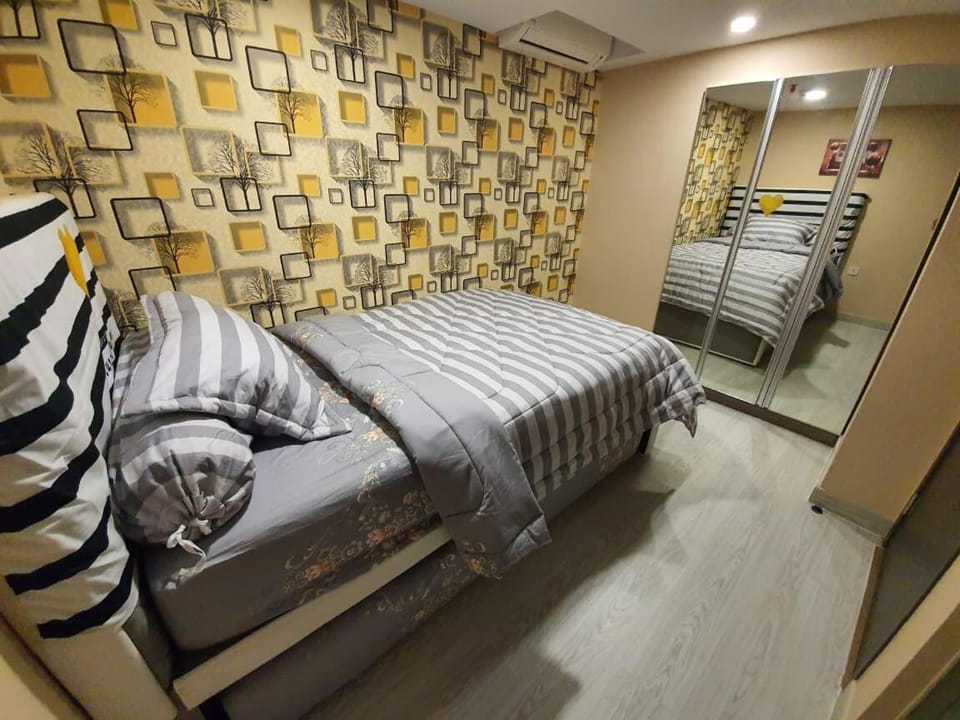Huge Family Room Jati Junction - Pool & Gym Apartment in Indonesia