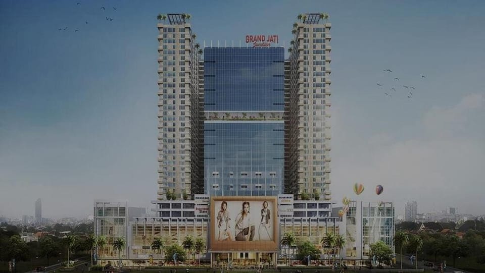 Huge Family Room Jati Junction - Pool & Gym Apartment in Indonesia