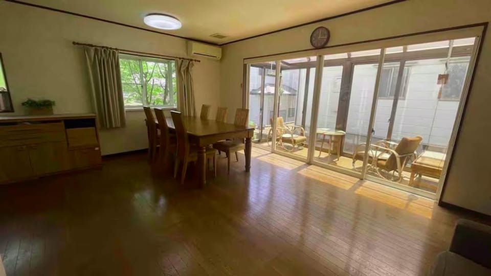 Seating area, Dining area