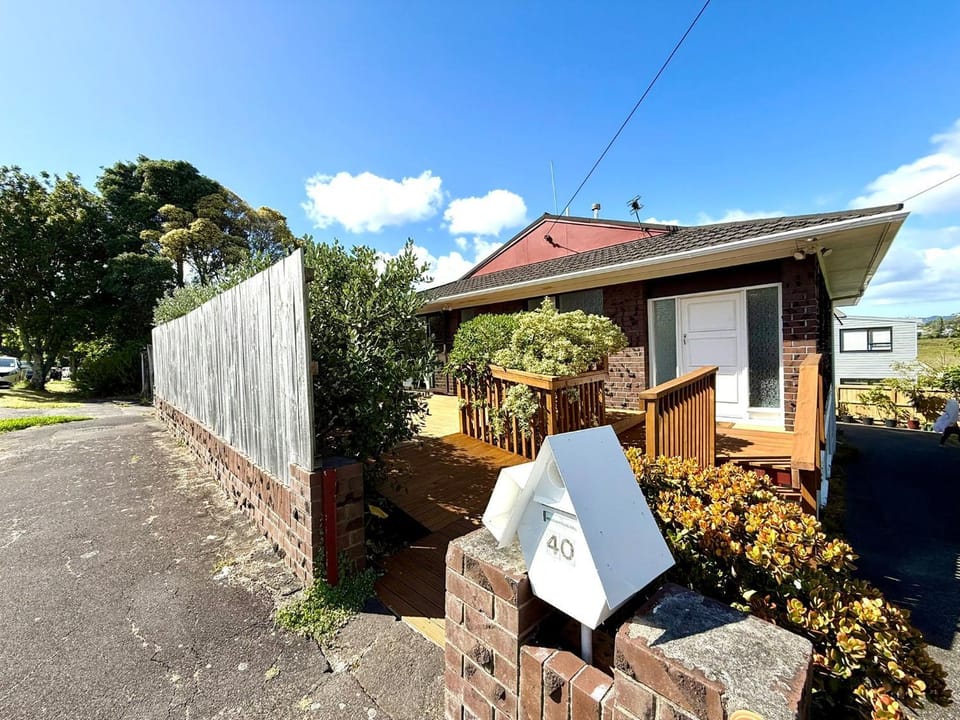 Cozy Waterfront Retreat 3mins away from State Highway 1 Apartment in Auckland