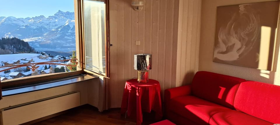 Living room, Mountain view