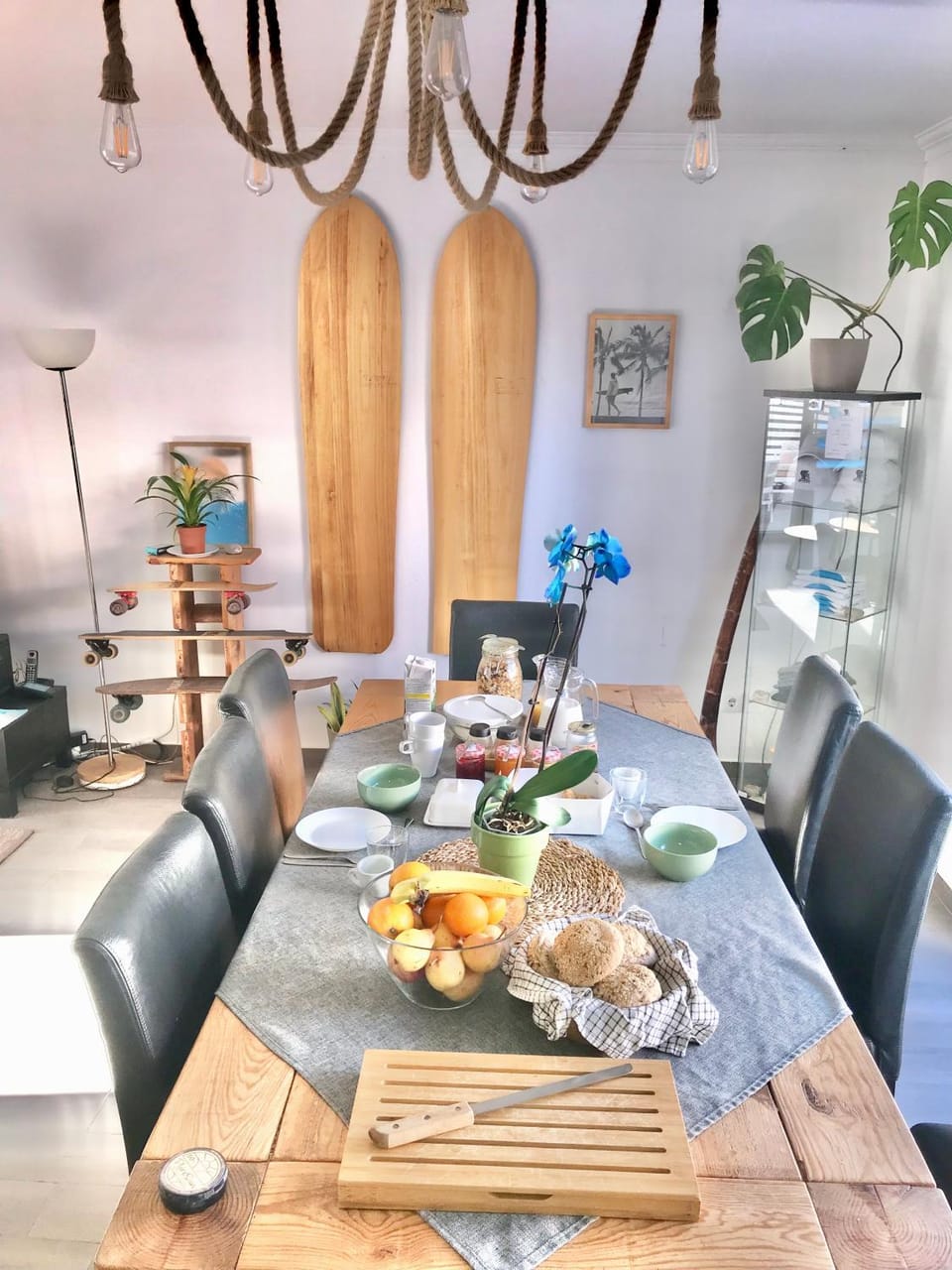 Communal lounge/ TV room, Living room, Seating area, Dining area, Food, Breakfast