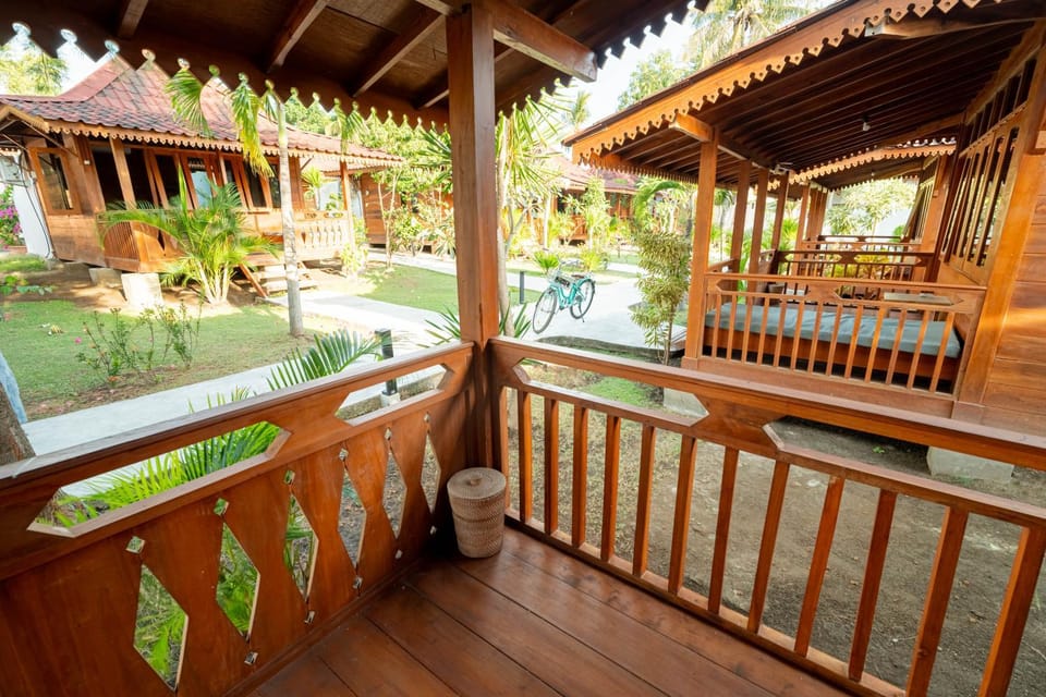 Property building, Patio, Day, Garden, Balcony/Terrace, Garden view