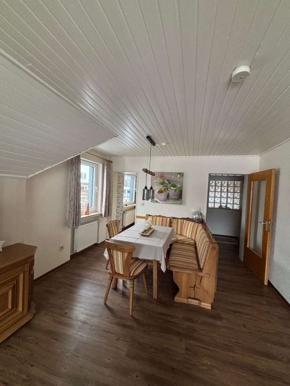 Living room, Seating area, Dining area