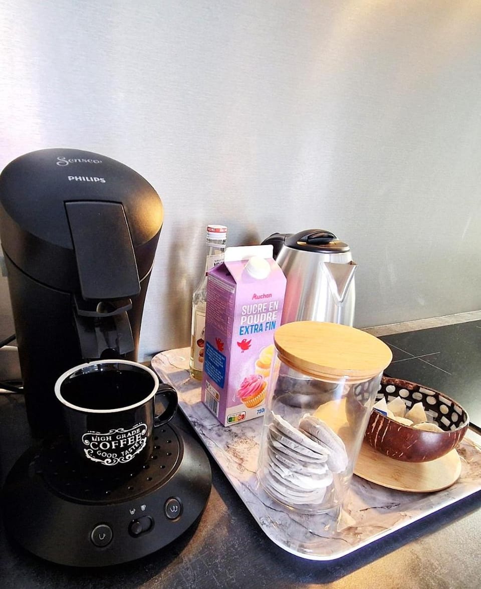 Coffee/tea facilities, toaster