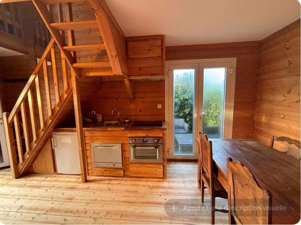 Coffee/tea facilities, Kitchen or kitchenette, dishwasher, oven, stove