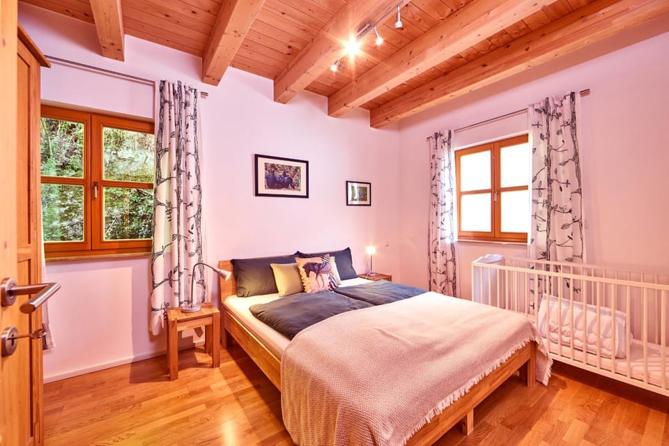 Bedroom, cot