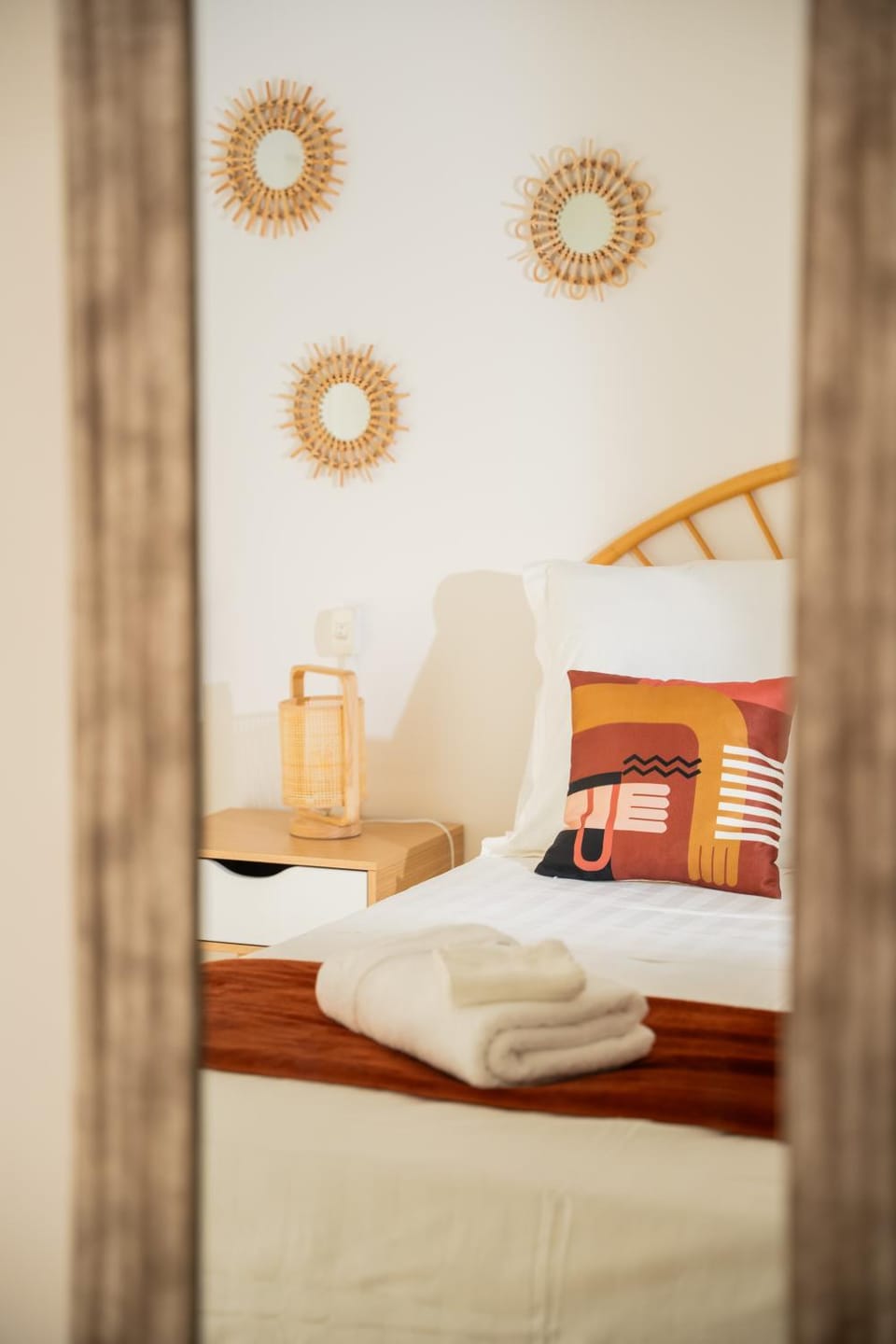 Bed, towels