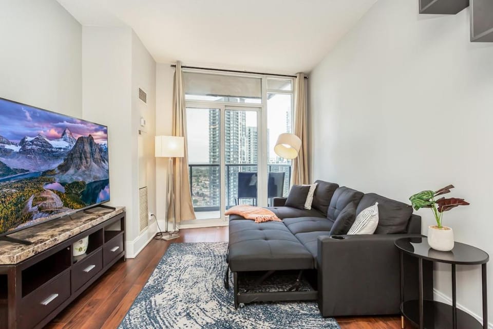 Communal lounge/ TV room, Bed, TV and multimedia, Living room, Seating area, Evening entertainment