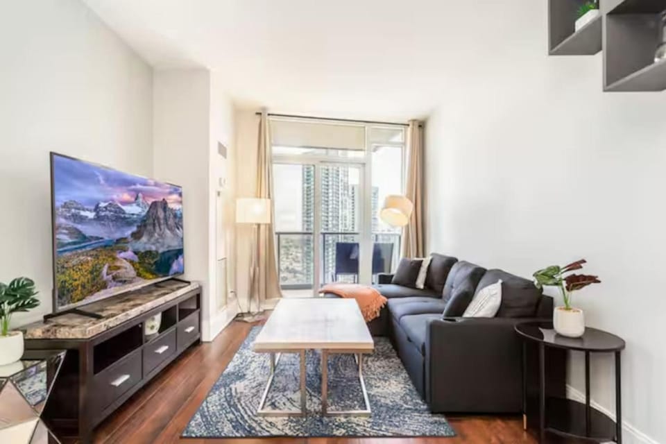 Executive 2BR 2BATH Condo with Lakeview Steps from SQ1 Apartment in Mississauga