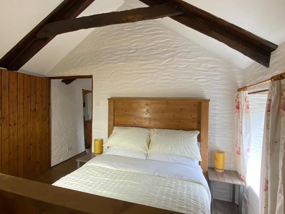 Bed, Garden view