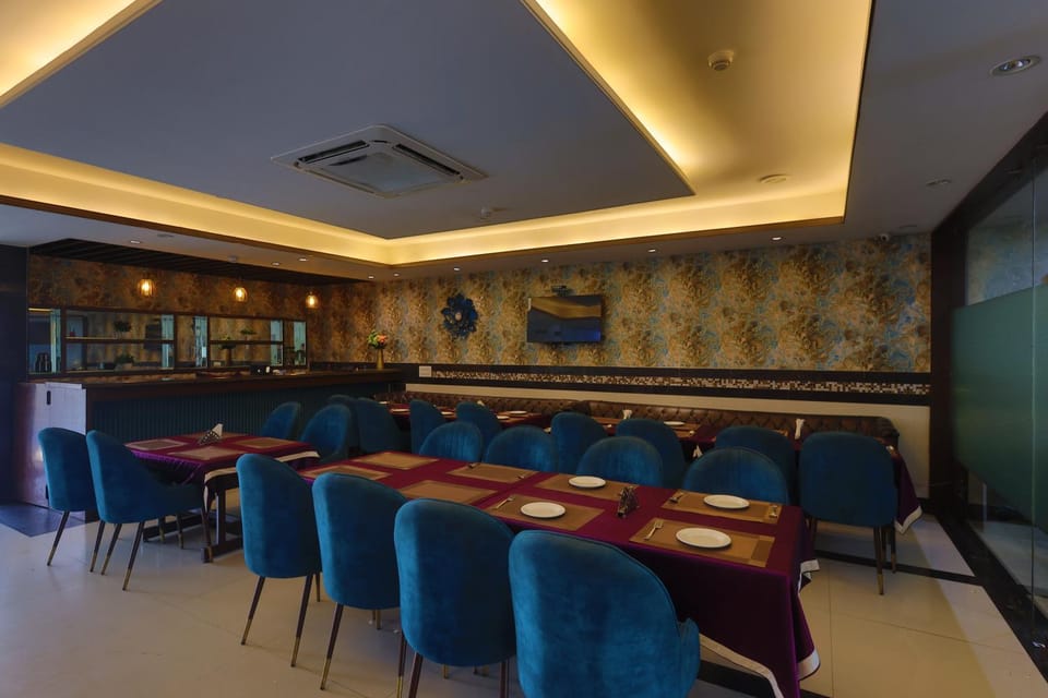 Restaurant/places to eat, Banquet/Function facilities