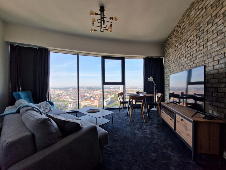 TV and multimedia, View (from property/room), Living room, Photo of the whole room, Seating area, Dining area, City view, City view