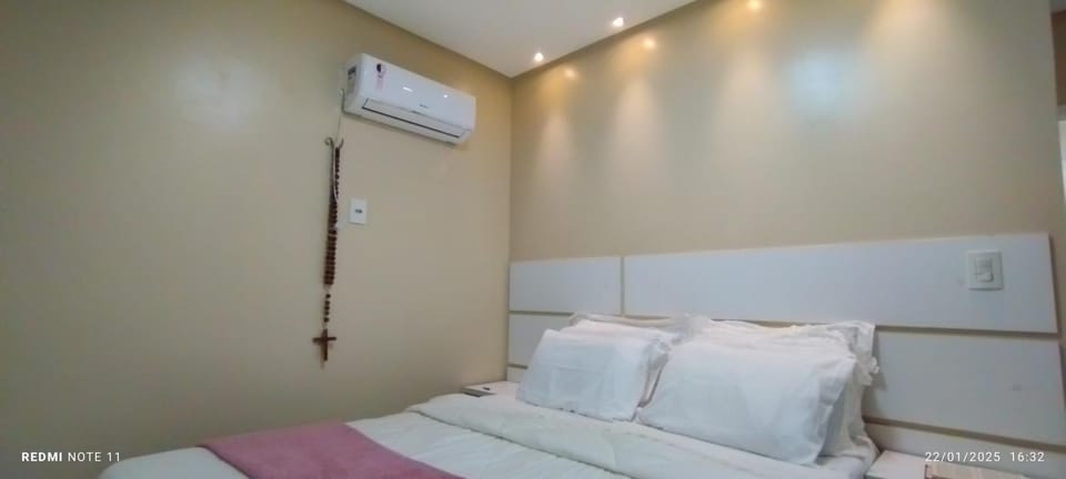 Bed, Photo of the whole room, Bedroom, air conditioner