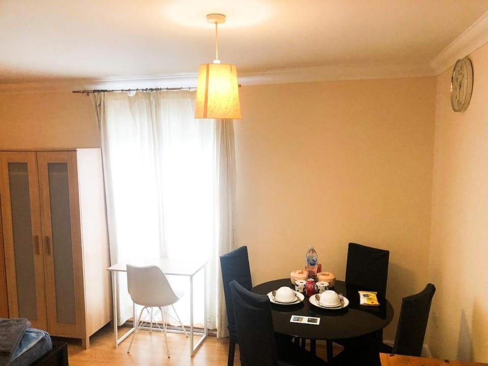 Royal Charm - Stay in Harrow Apartment in Harrow