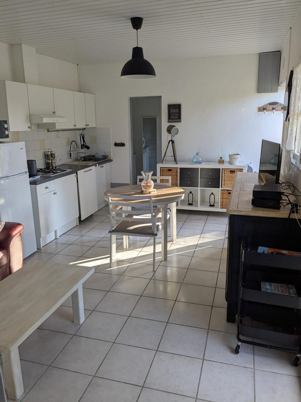 Kitchen or kitchenette, Dining area, dishwasher, oven, pet friendly, stove, toaster