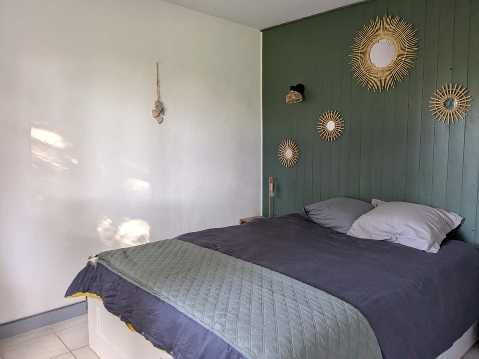 Bed, Photo of the whole room, Bedroom