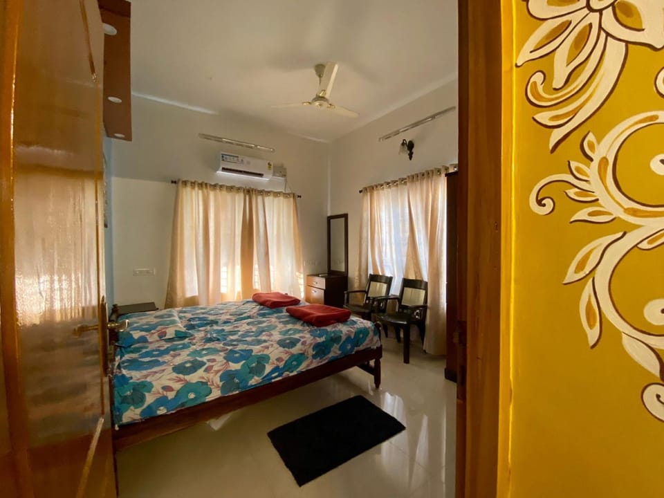 Bed, Photo of the whole room, Bedroom, air conditioner