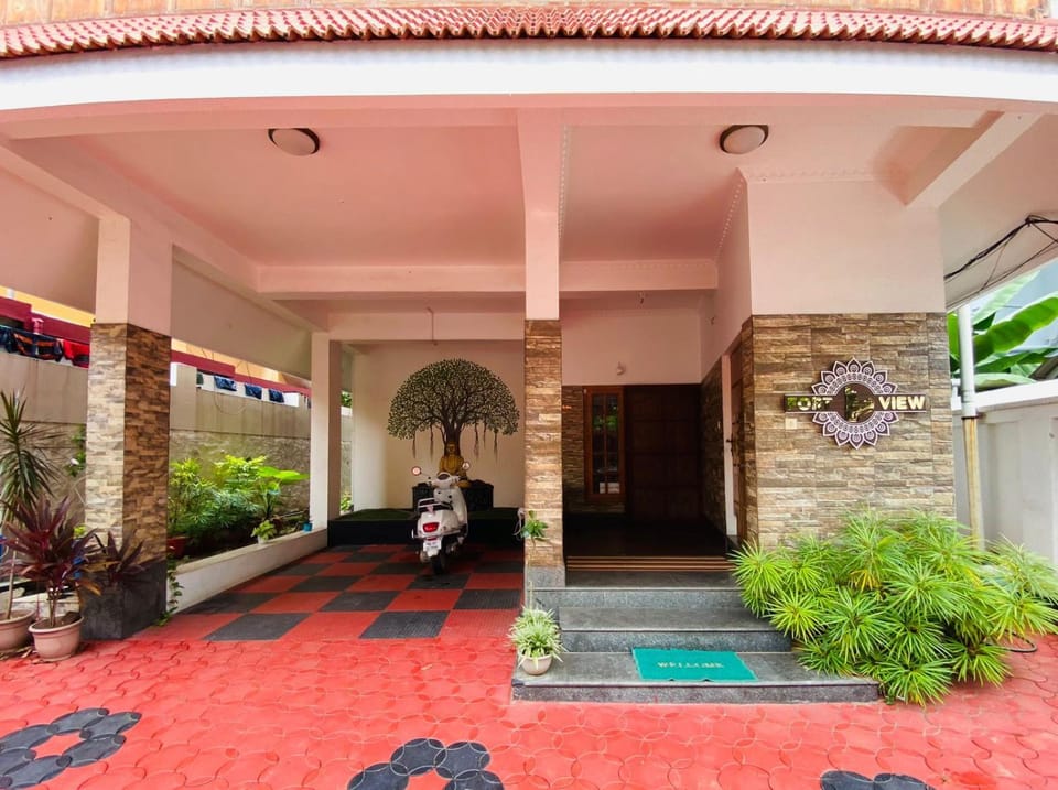 Property building, Facade/entrance, Day, Garden, Garden view