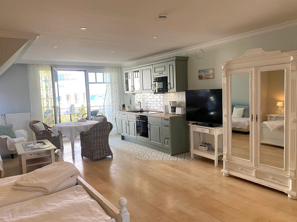 Kitchen or kitchenette, Living room, Photo of the whole room, Dining area